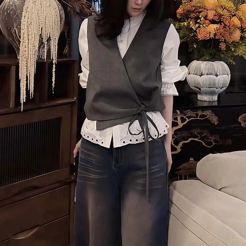 冬季时尚气质设计感白色衬衫V领系带马甲女显瘦百搭叠穿高级套装