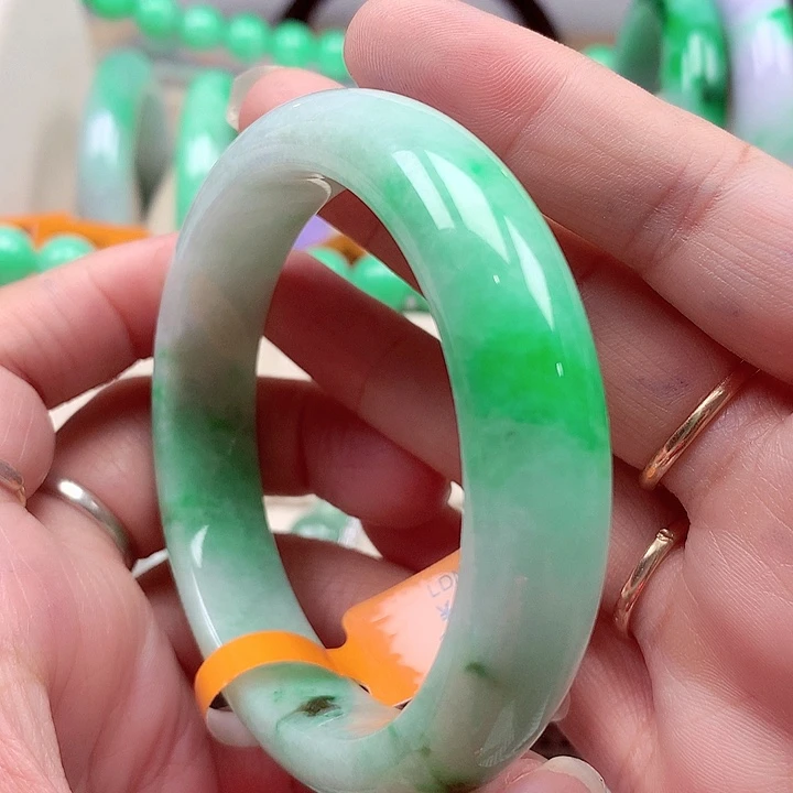 翡翠未镶嵌手镯翡翠