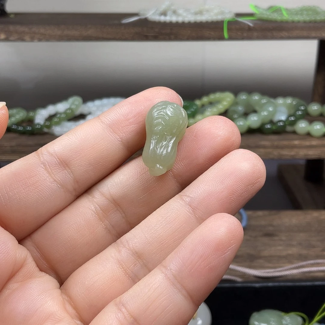 和田玉未镶嵌车挂