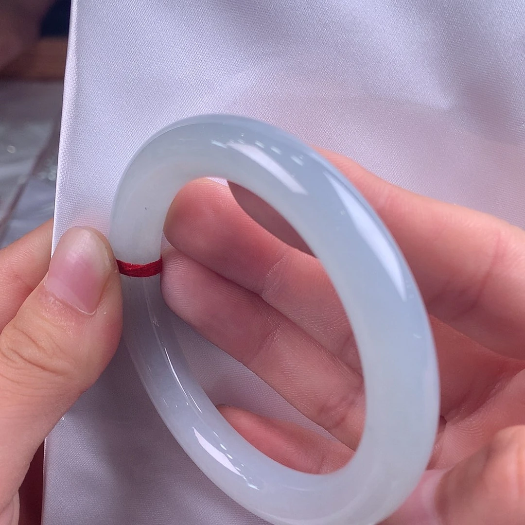 翡翠手镯未镶嵌翡翠