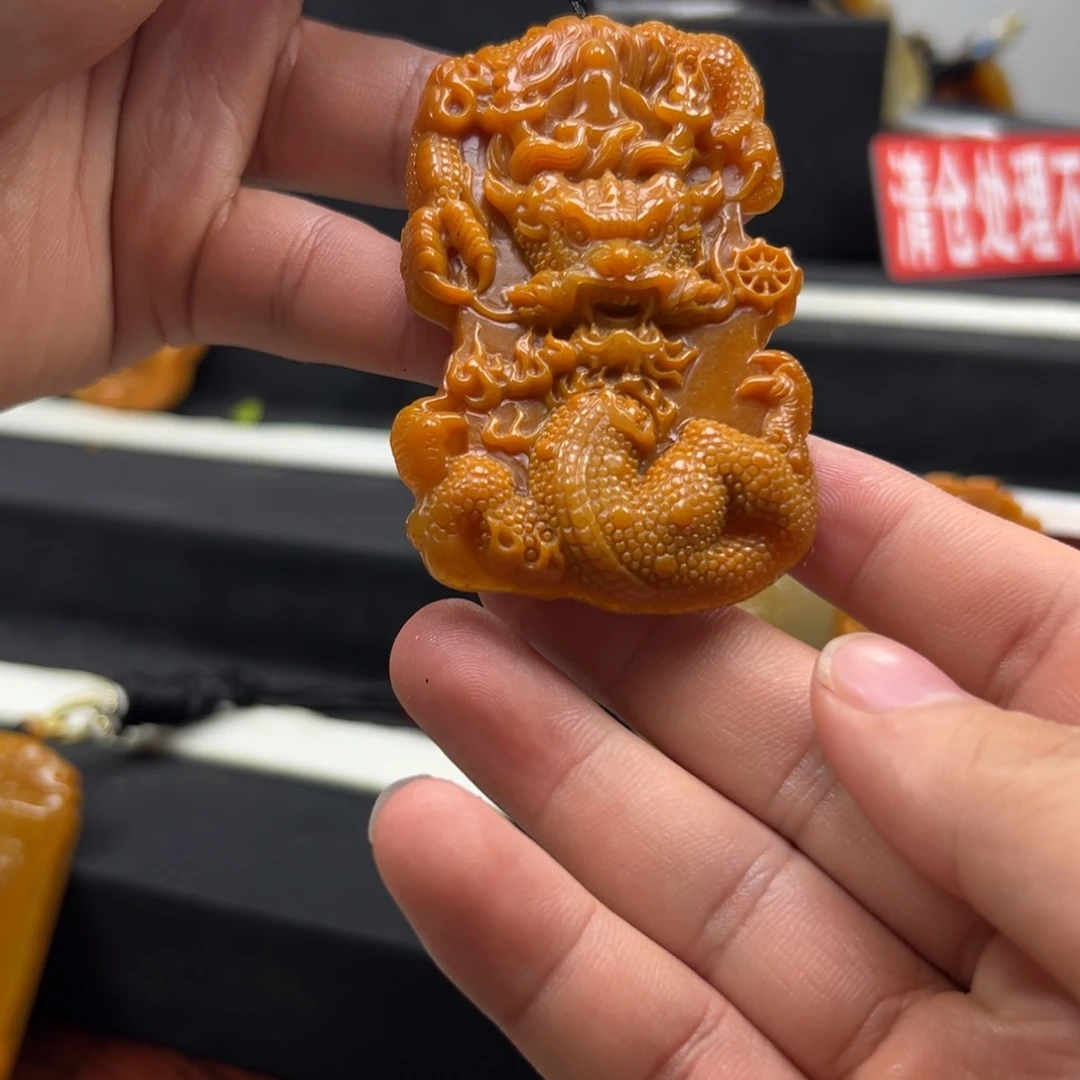未镶嵌石英质玉（黄龙玉）黄龙玉