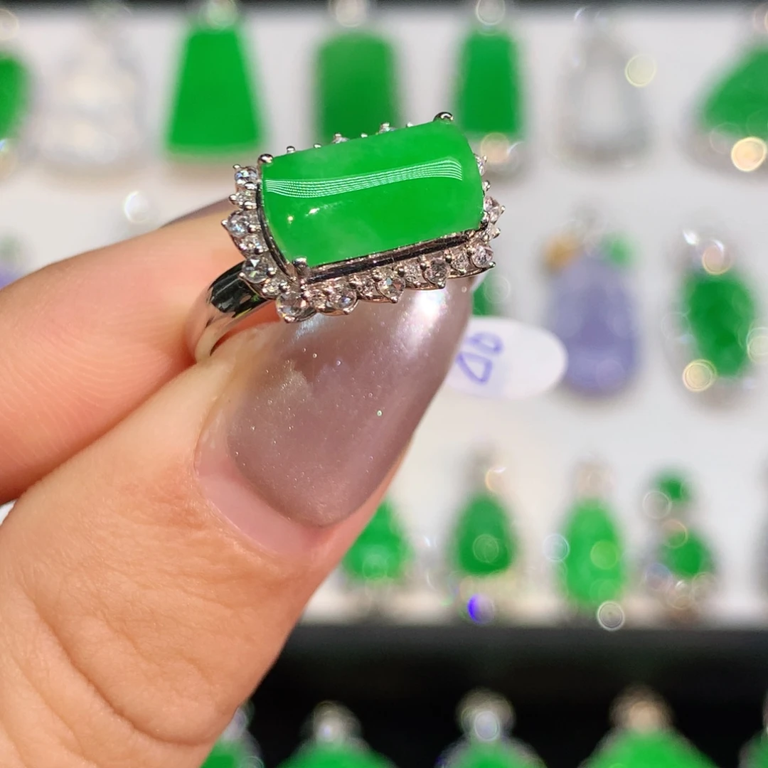 翡翠18K金镶嵌戒指