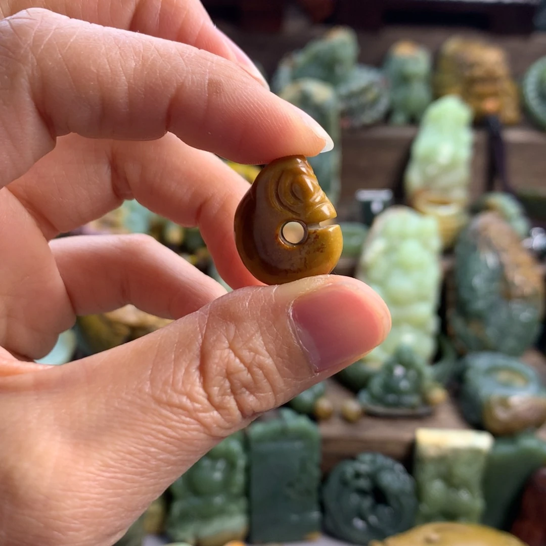 岫岩河磨玉（透闪石质玉）手串未镶嵌风**起