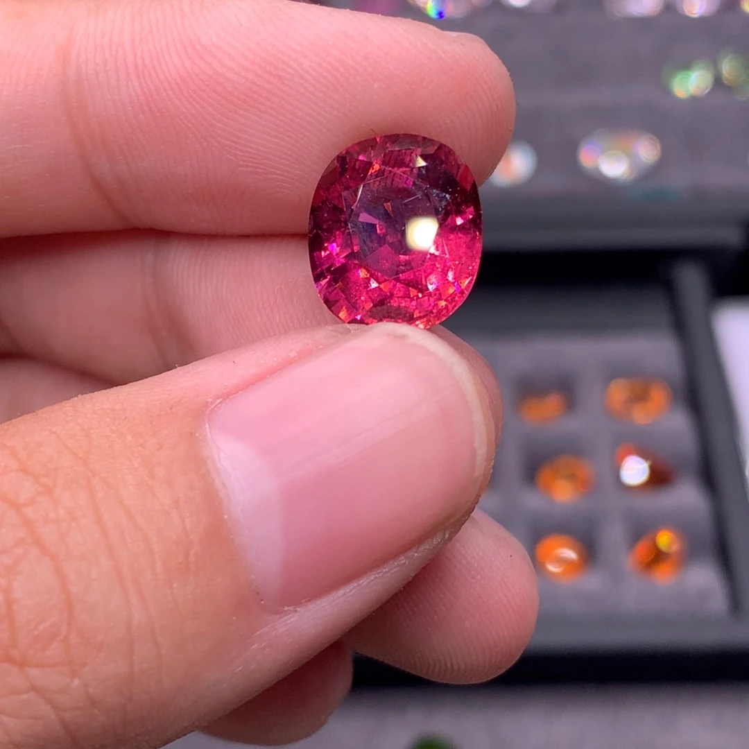 红色碧玺裸石未镶嵌