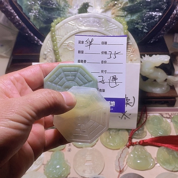 蛇纹石玉颈饰合金华