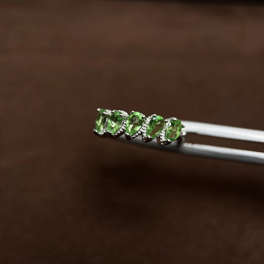 7103-S925银-天然沙弗莱排戒-绿色气质时尚-单颗3*5mm