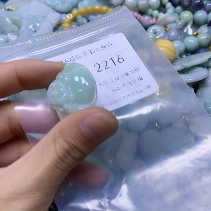 翡翠足银镀金镶嵌颈饰翡翠