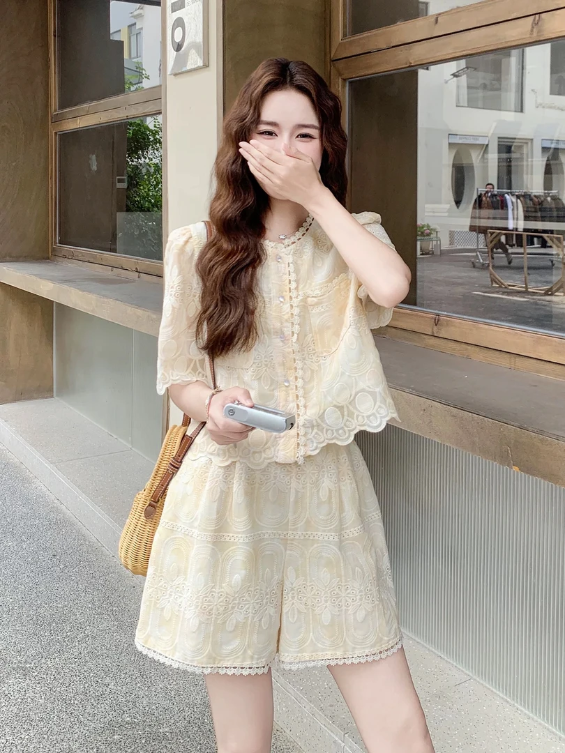 夏季重工刺绣微胖套装2025年韩系风气质名媛小香风短袖短裤两件套