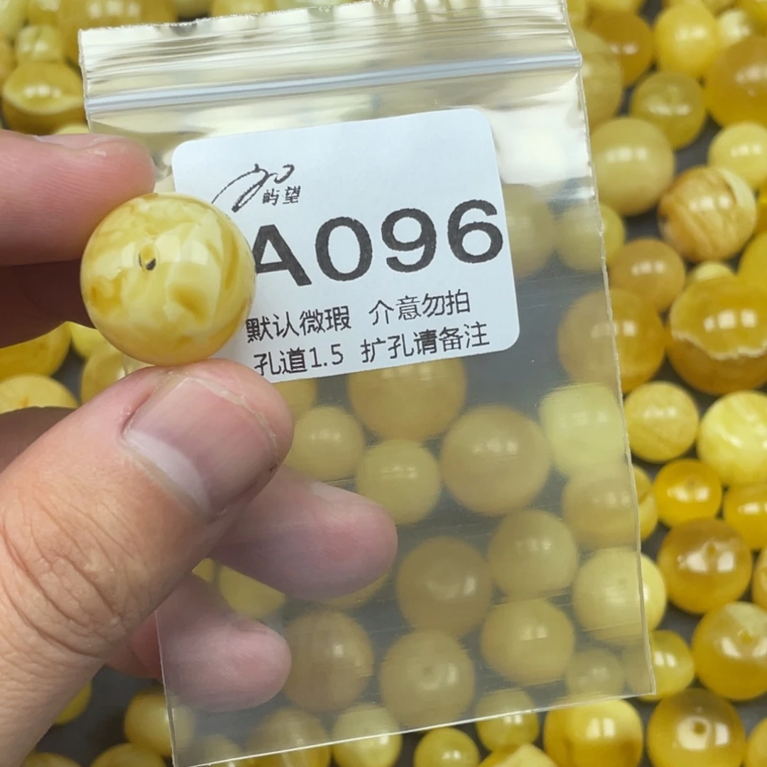 莳***与蜜蜡未镶嵌珠宝奇石