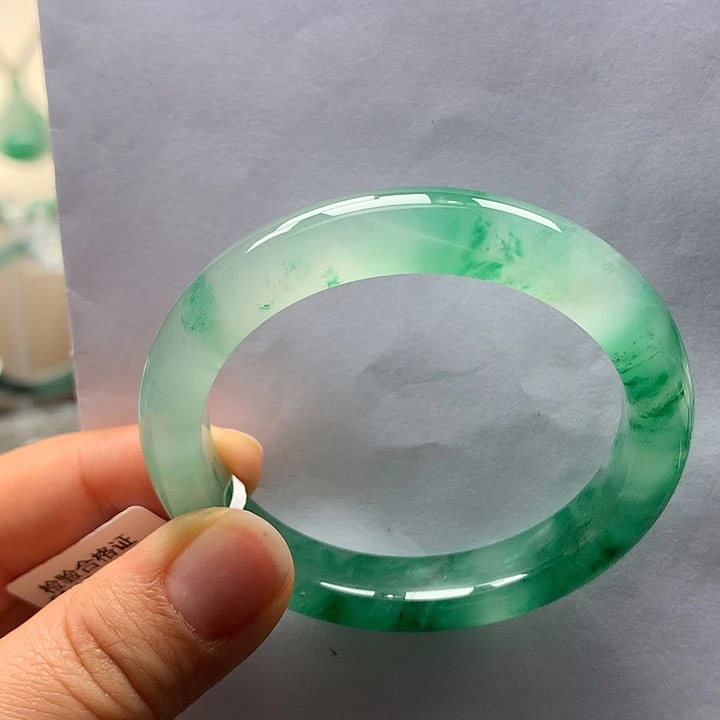 石英质玉未镶嵌手镯