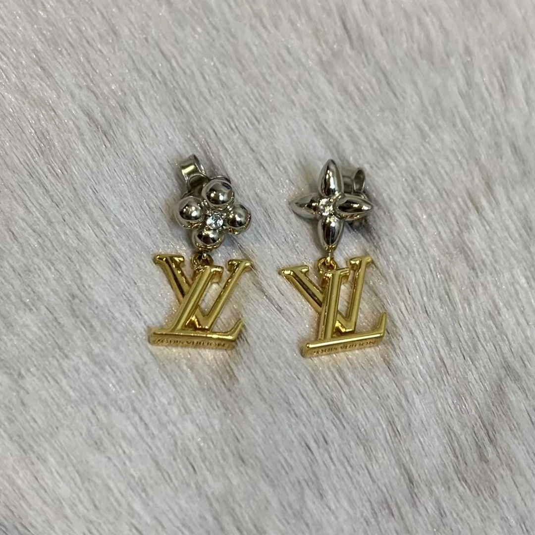 99新 LouisVuitton/路易威登 壹臻/ab款logo耳钉 46079528