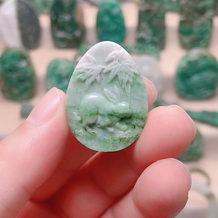 未镶嵌独山玉颈饰
