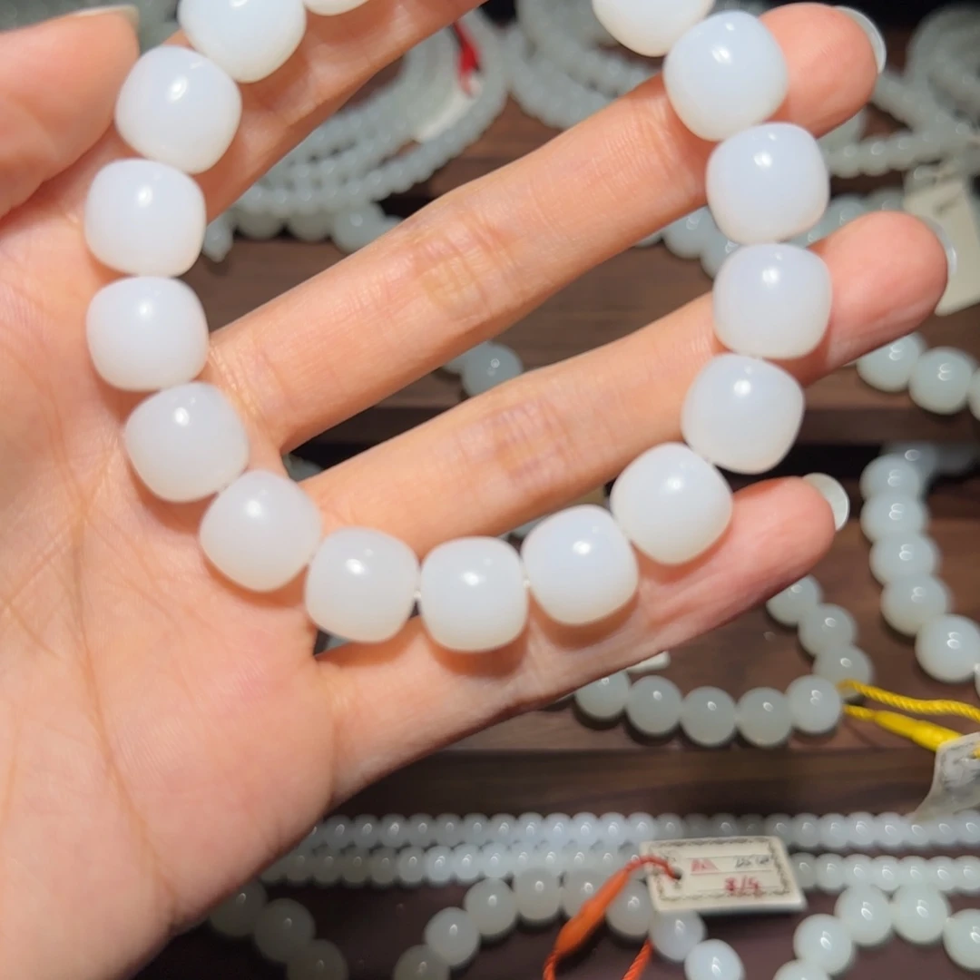 三***。和田玉（糖玉）未镶嵌手链