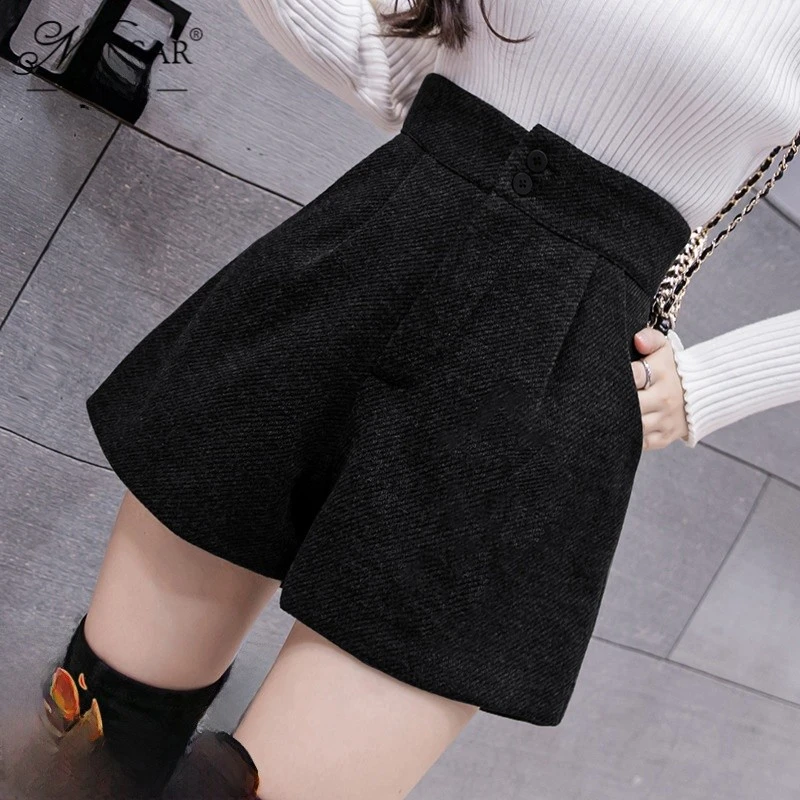 毛呢外穿靴裤阔腿短裤子女秋冬季2025新款爆款高腰显瘦休闲春黑色