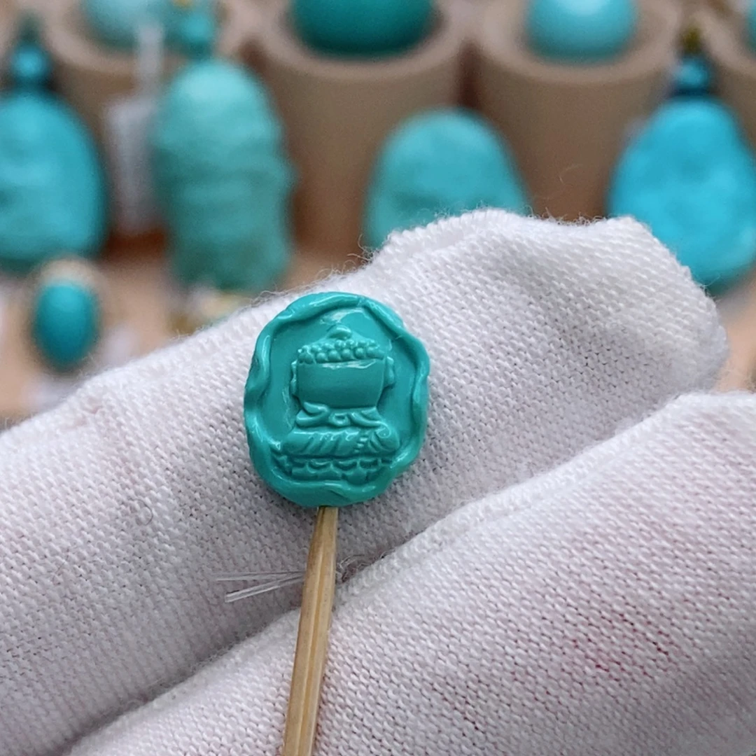 绿松石未镶嵌珠宝奇石