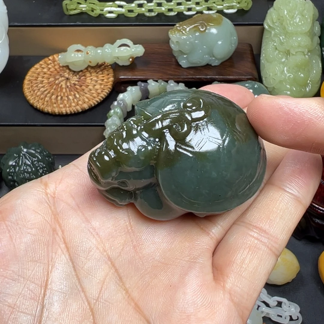 和田玉未镶嵌把件