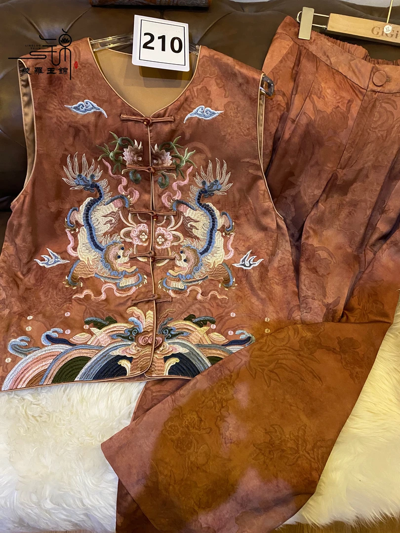 “210”新中式重工刺绣马甲裤子套装