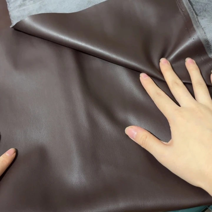 混纺咖啡色高货麂皮1米。