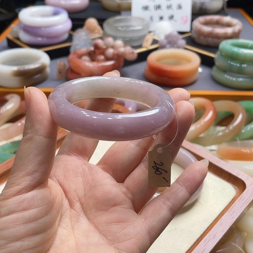 未镶嵌手镯石英岩玉小**?