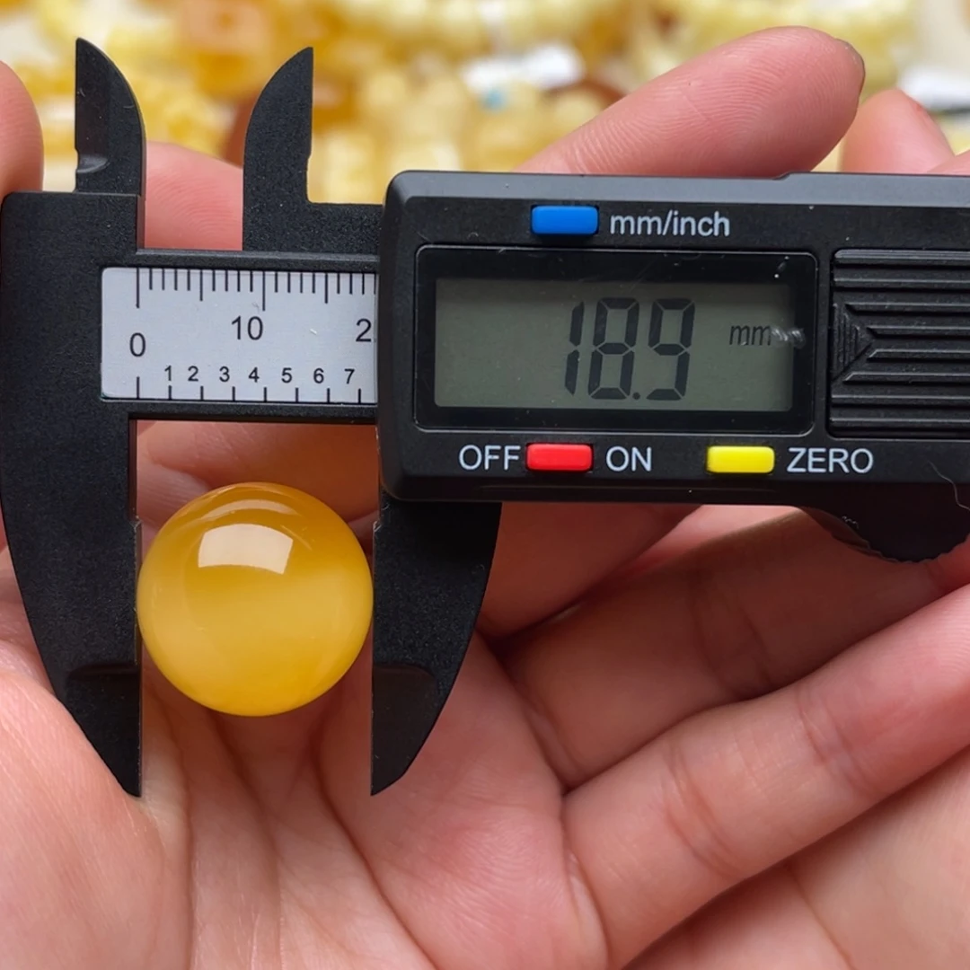 赵***喜琥珀未镶嵌裸石蜜蜡圆珠笑