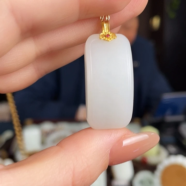 和田玉18K金镶嵌颈饰