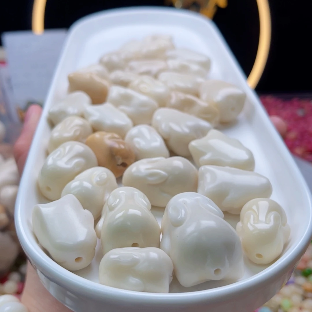 吊坠白玉菩提f21+mm/5颗象牙果趴趴兔瑕