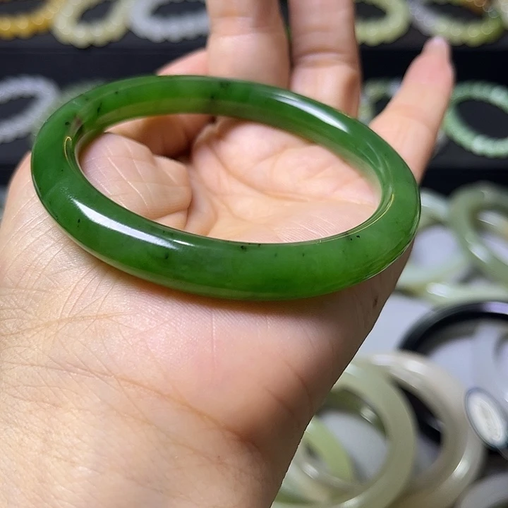 珊****未镶嵌手镯和田玉