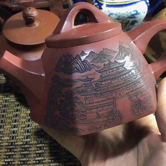 紫砂茶壶原矿泥料手工制作的紫砂壶。