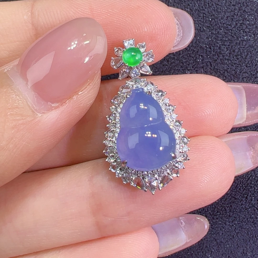 翡翠18K金镶嵌颈饰葫芦