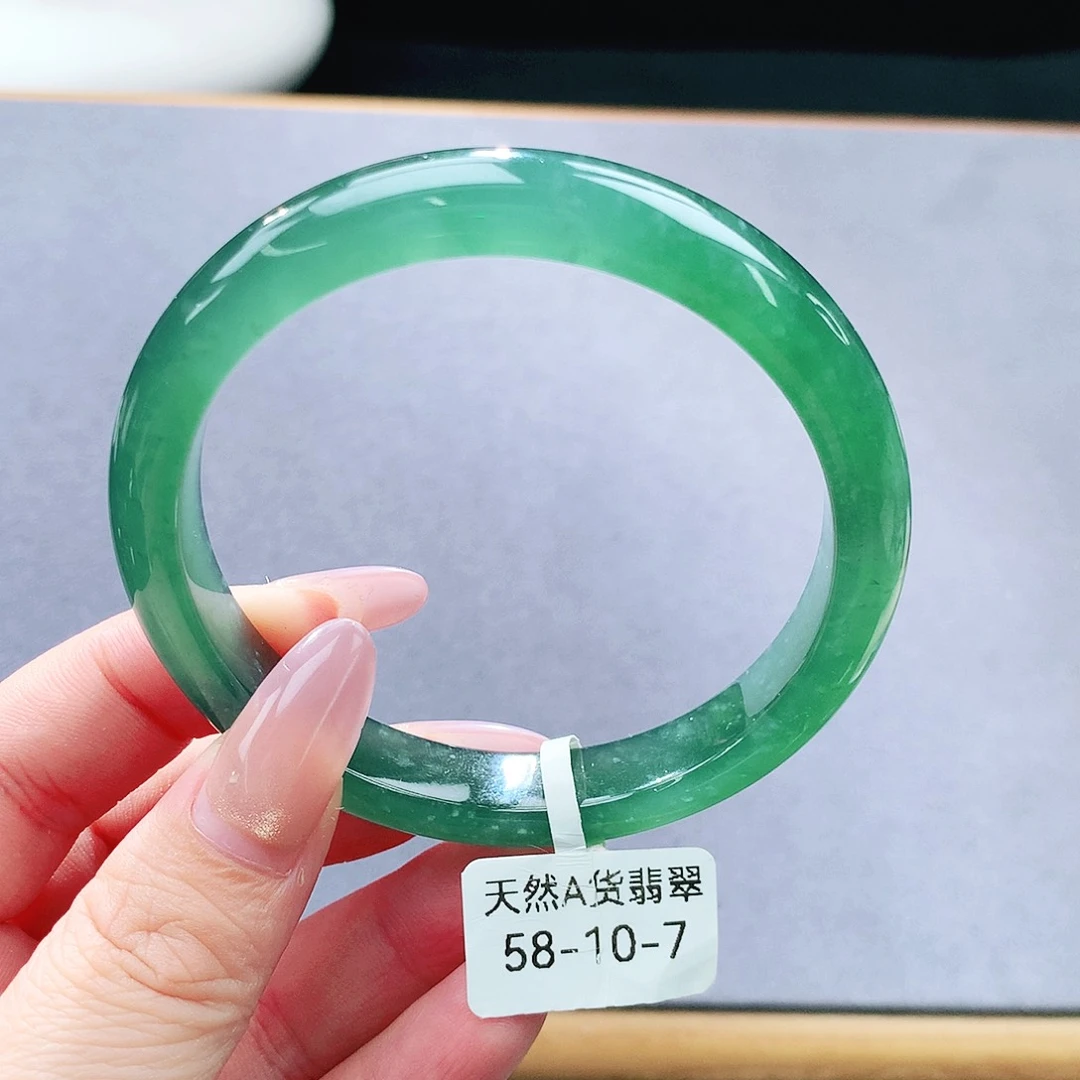 未镶嵌手镯（圆镯）翡翠