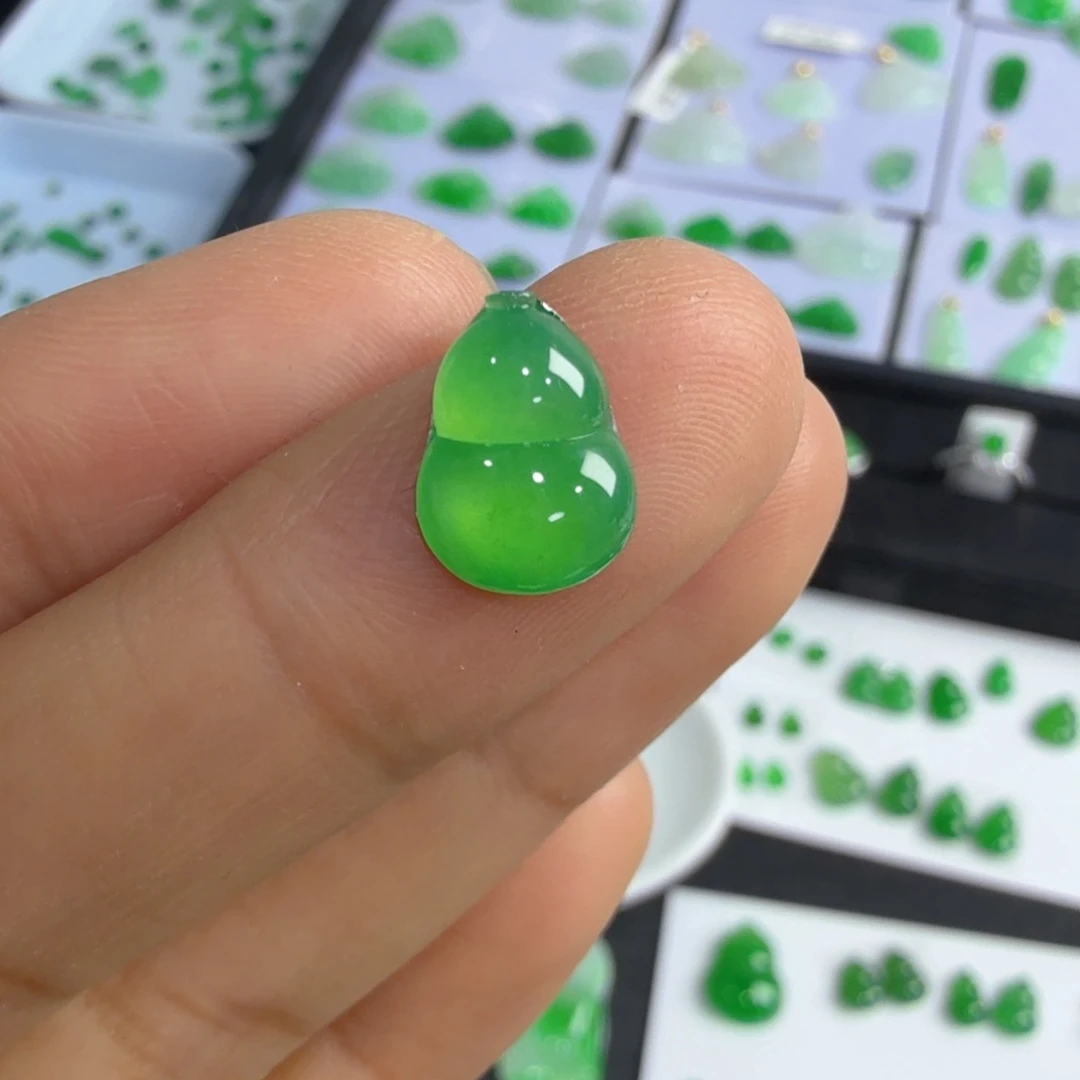 翡翠颈饰未镶嵌葫芦