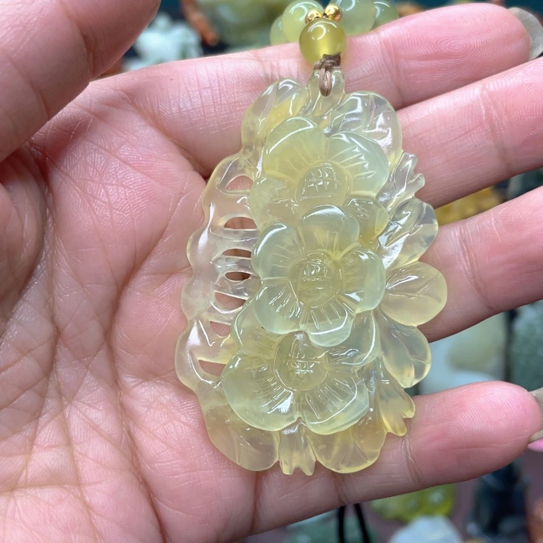 蛇纹石玉颈饰未镶嵌