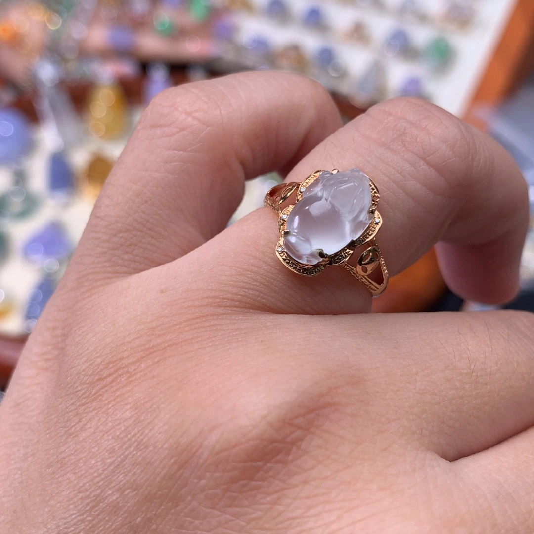 18K金镶嵌戒指翡翠金蟾戒指