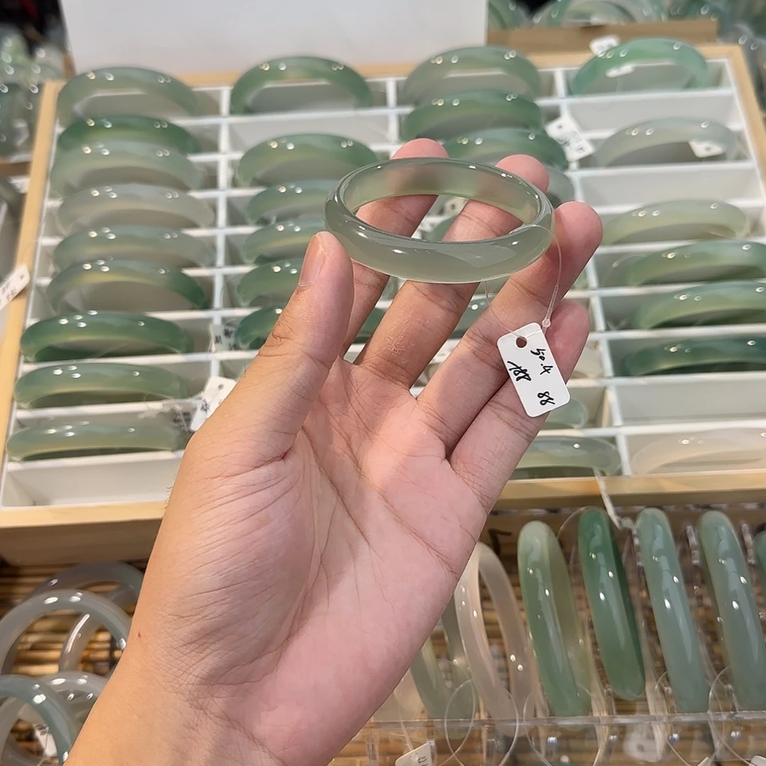 玛瑙/玉髓未镶嵌手镯圈口50.4