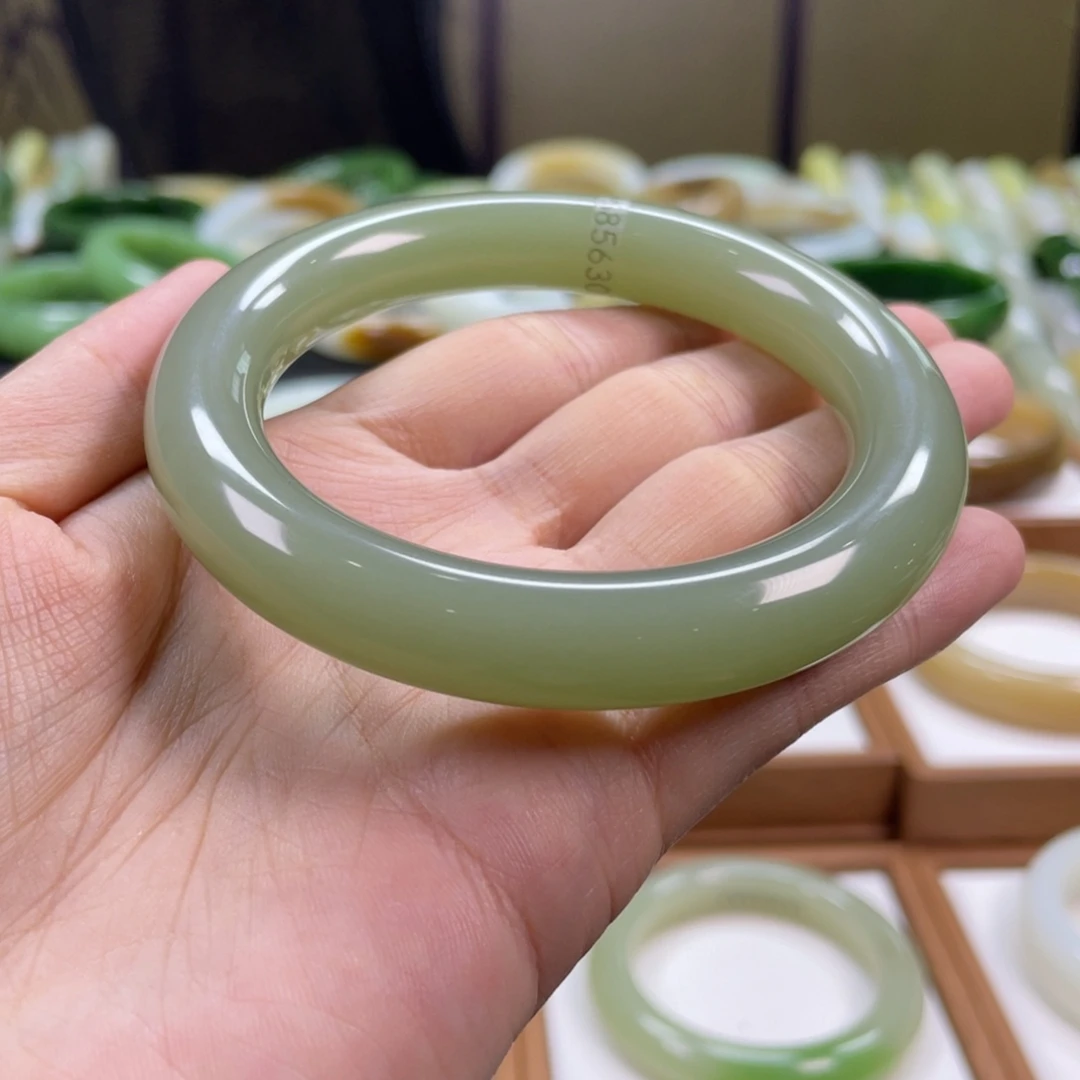 和田玉未镶嵌手镯58胖圆