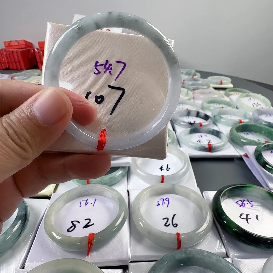 黄***儿翡翠未镶嵌手镯福利有包容