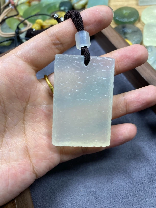 纯天然岫玉纯手工锤纹雕刻无事牌