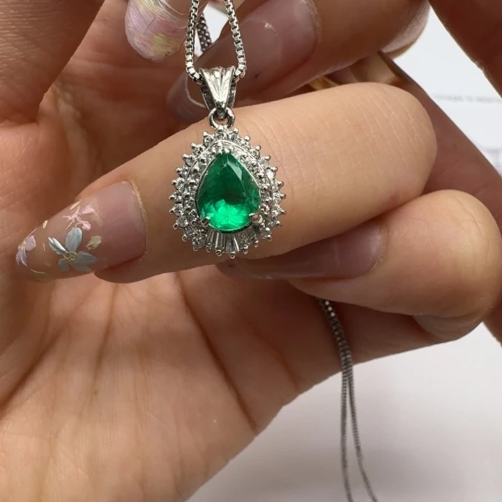 未镶嵌颈饰祖母绿