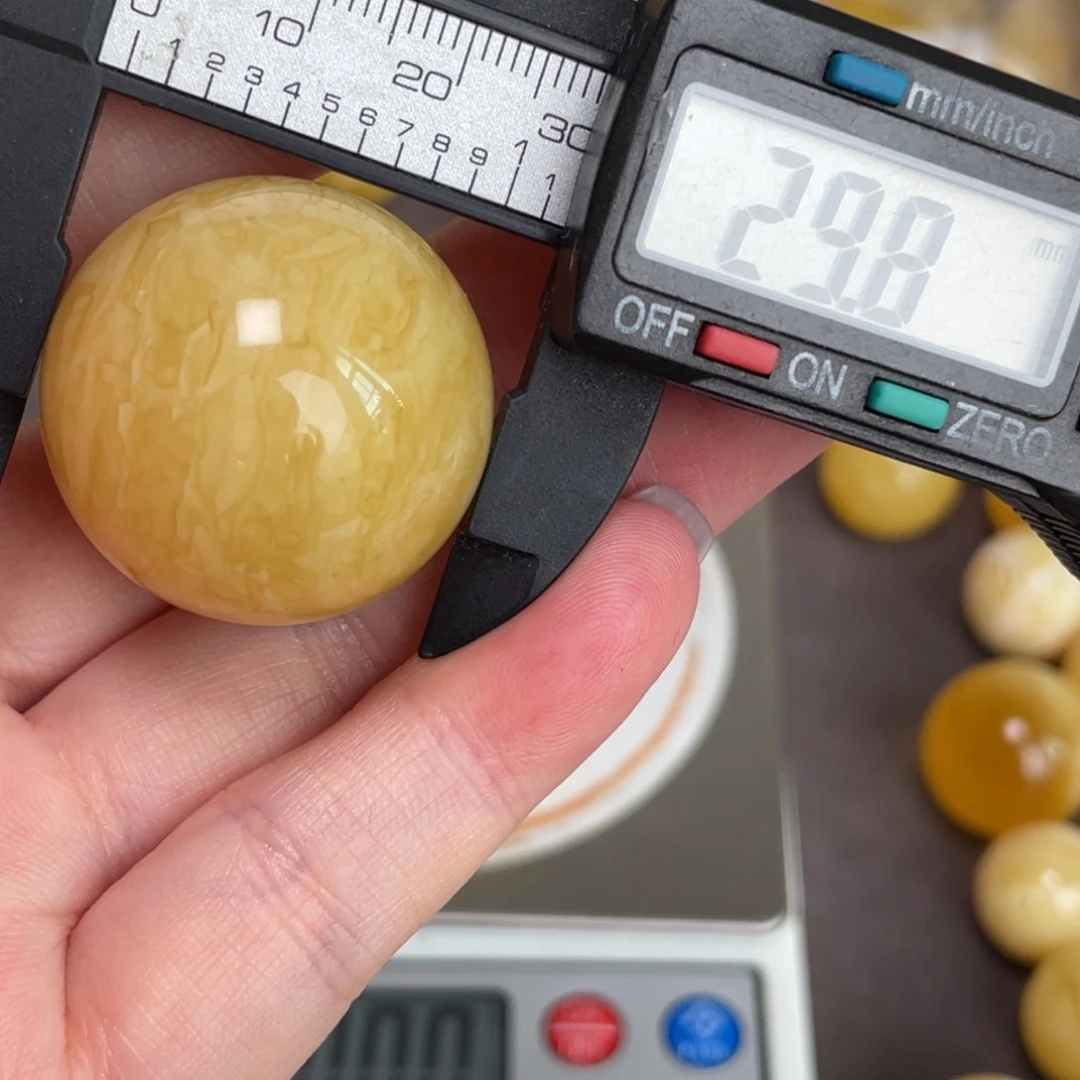 未镶嵌琥珀裸石微瑕988