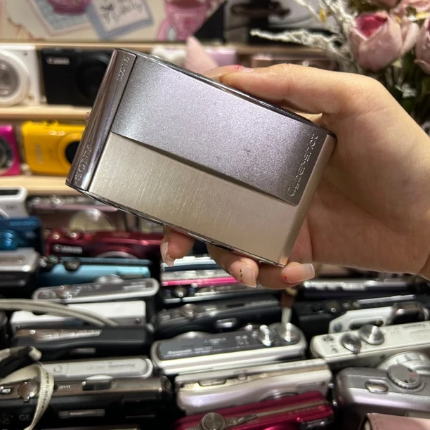 9新 Sony/索尼 索尼t5香槟色510万像素明星通款