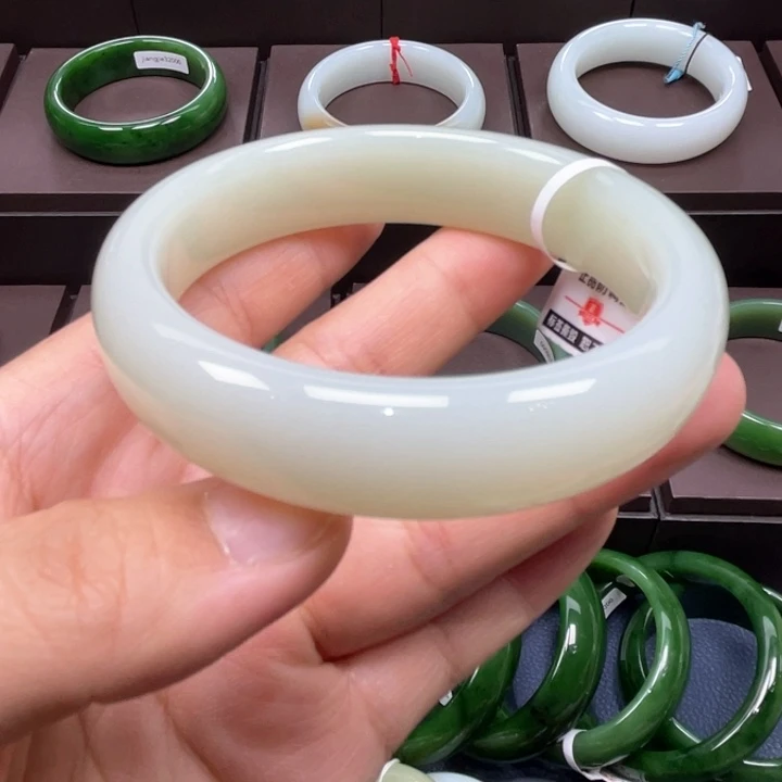 和田玉未镶嵌手镯