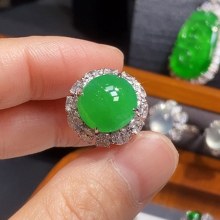 18K金镶嵌戒指翡翠