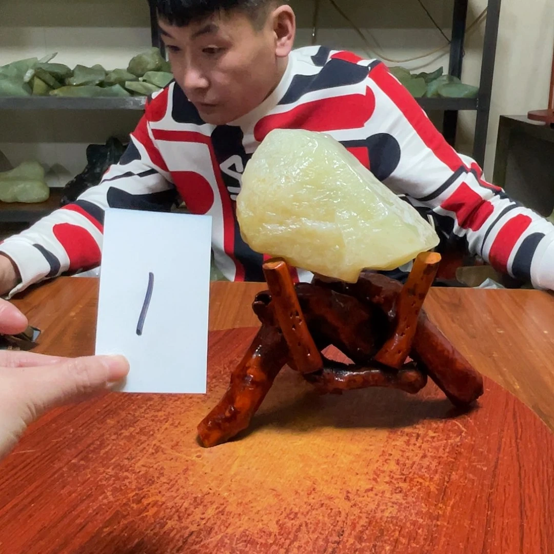 蛇纹石玉未镶嵌原石1