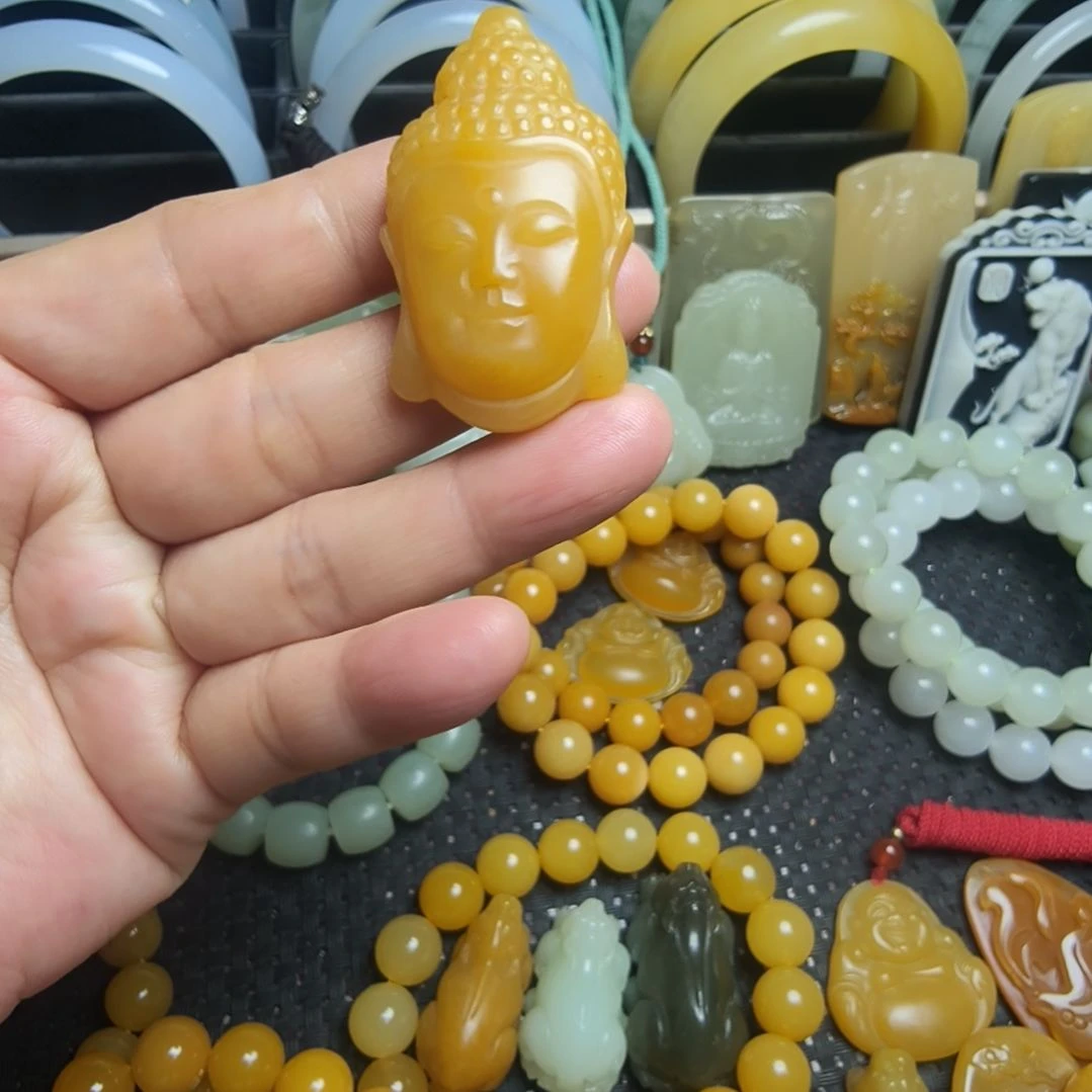 石英质玉（黄龙玉）未镶嵌颈饰