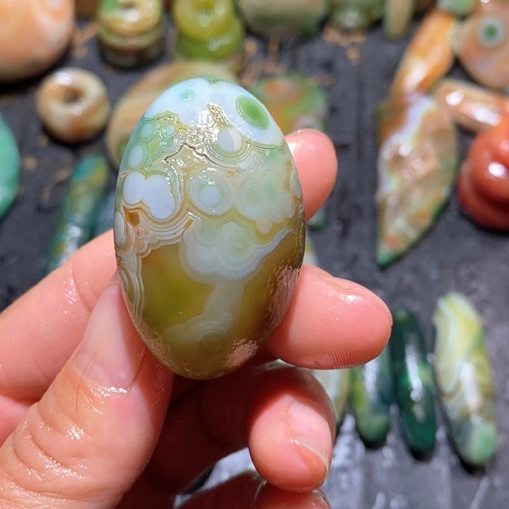 石英质玉颈饰未镶嵌阿*