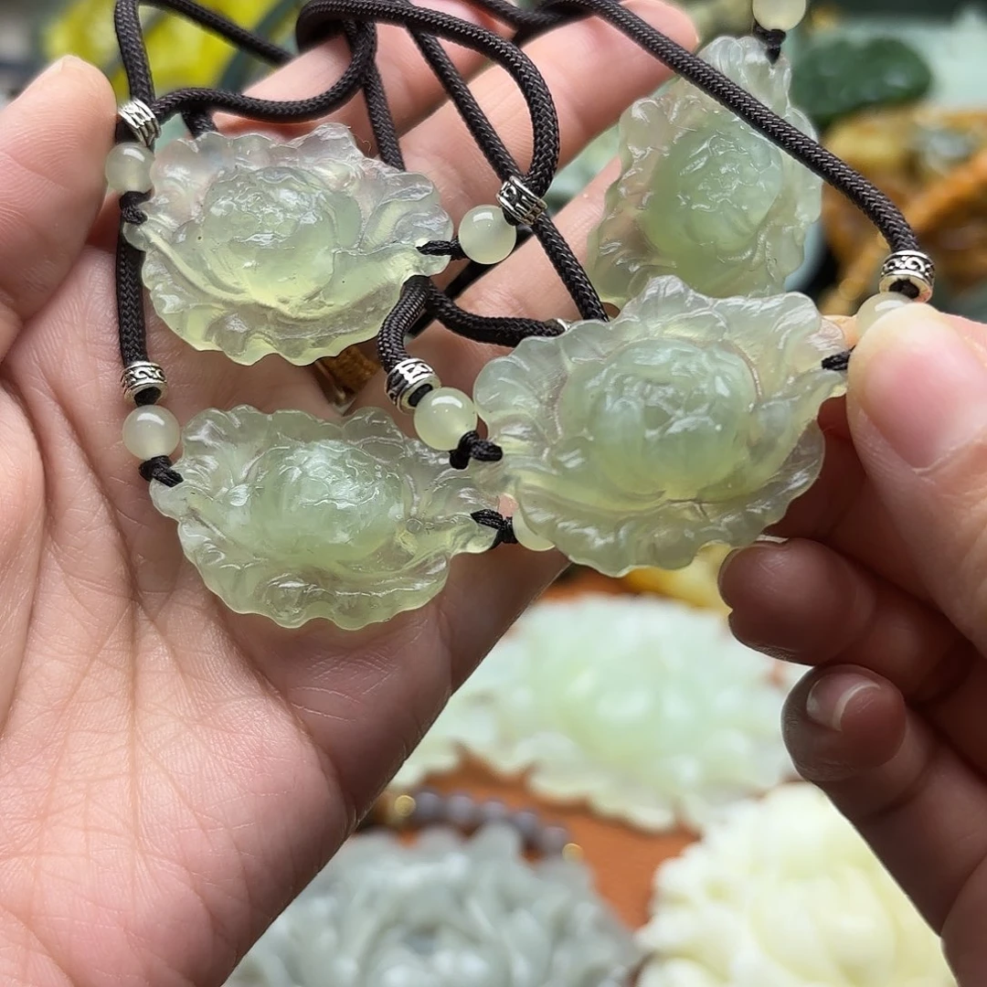 蛇纹石玉未镶嵌颈饰