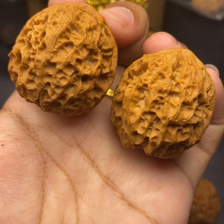 文玩核桃把件39尺珊瑚绣球