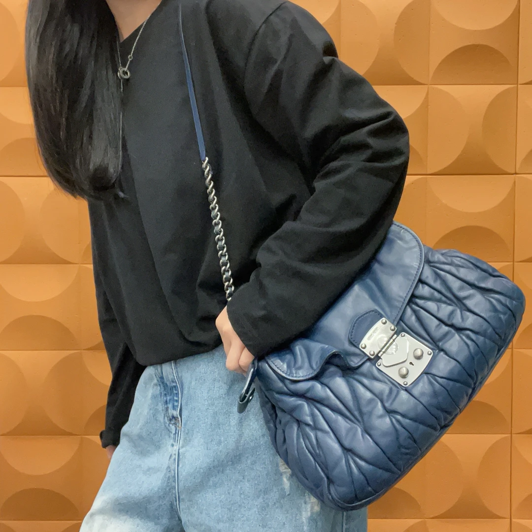 95新 MIU MIU/缪缪 【KK】20 1122 深蓝色褶皱单肩包