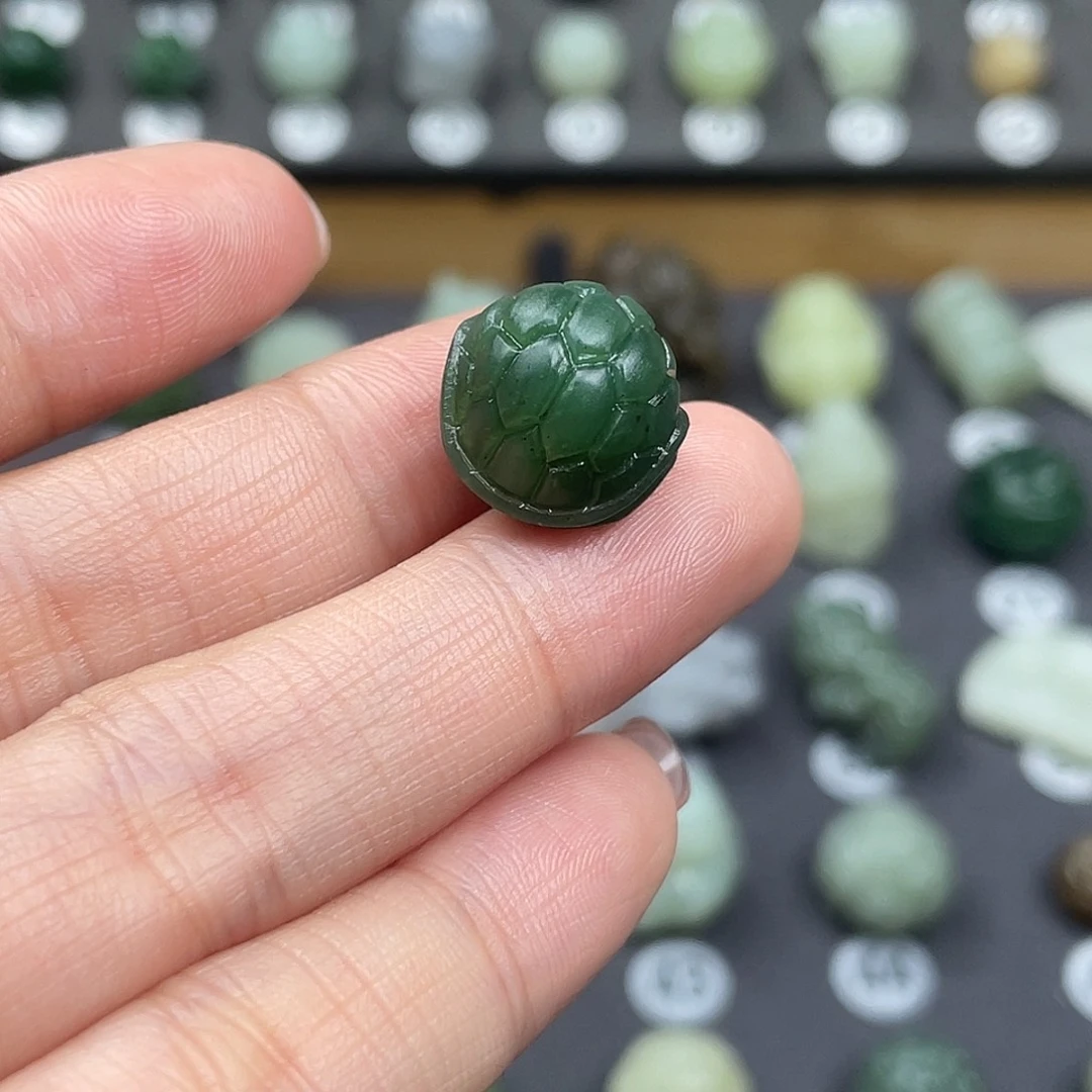 和田玉颈饰未镶嵌西**王碧玉富甲挂坠颈饰定制