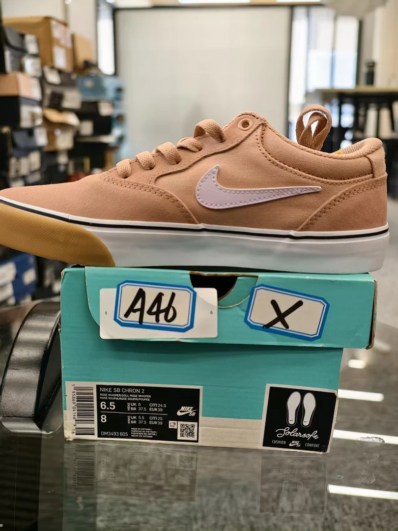 Nike SB白粉  全新原盒  39码  11月26  gui  46女